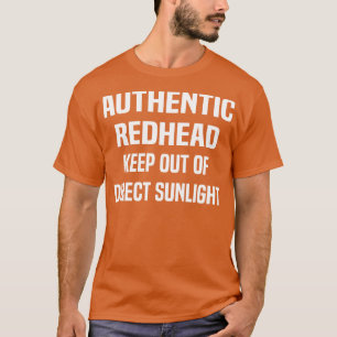 Camiseta ruiva autêntica não acostumado à luz direta do sol