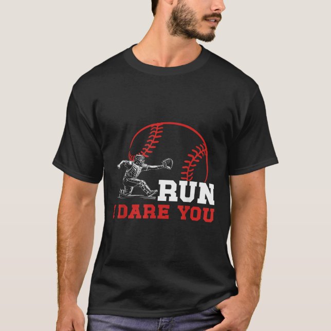 Camiseta Run I Dare You Funny Baseball Catcher Baseball Pla (Frente)
