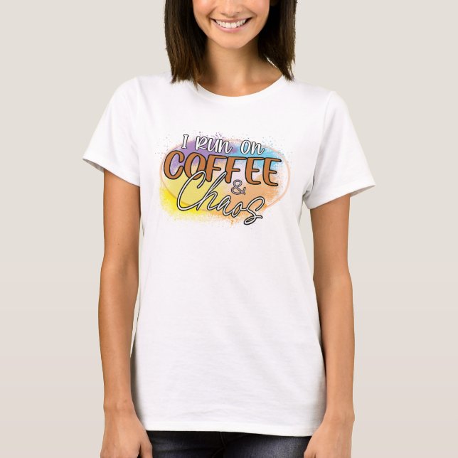 Camiseta Running on Caffeine and Chaos  (Frente)