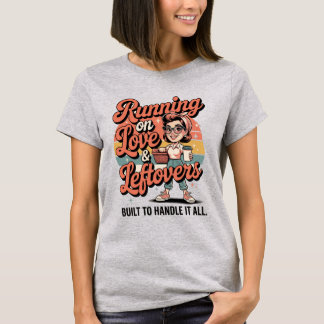Camiseta Running on Love & Leftovers – Vintage Mom Power Sh