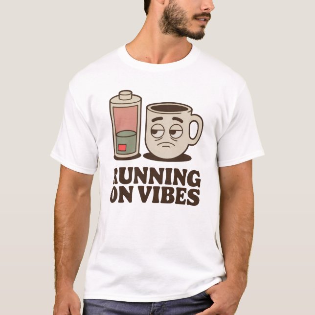 Camiseta Running on Vibes | Funny Low Energy Coffee Design  (Frente)