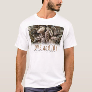 Camiseta Rustic Holiday Love and Joy Pine Cone