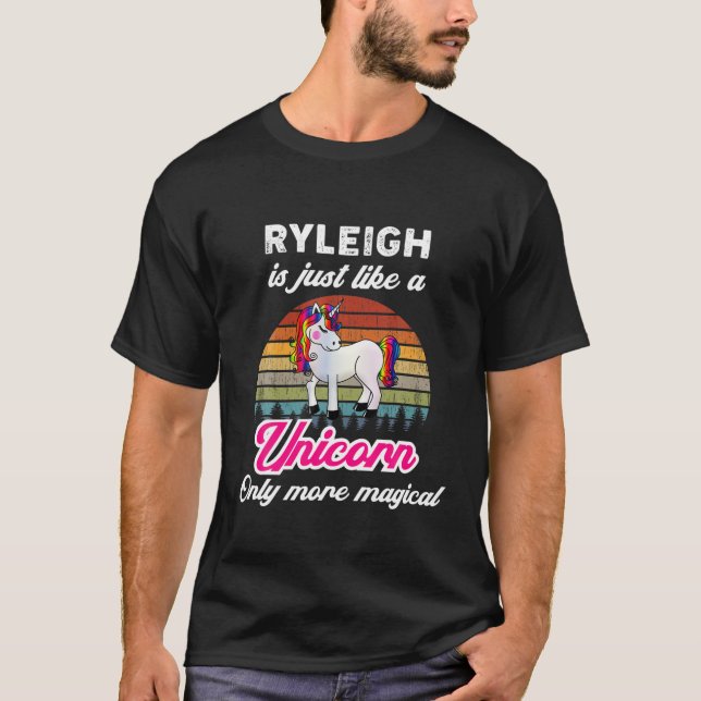 Camiseta Ryleigh É Como Uma Mulher Engraçada Do Unicórnio,  (Frente)