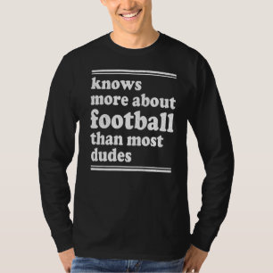 Camiseta Sabe Mais Sobre Futebol Do Que A Maioria Dos Homen