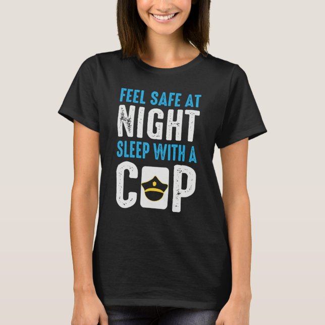 Camiseta Safe Tonight Sleep With A Cop Policeman Cop Police (Frente)