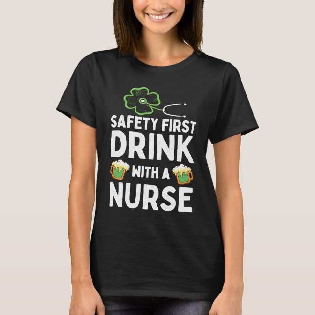 Camiseta Safety First Drink With A Nurse Beer  St Patrick's (Frente)