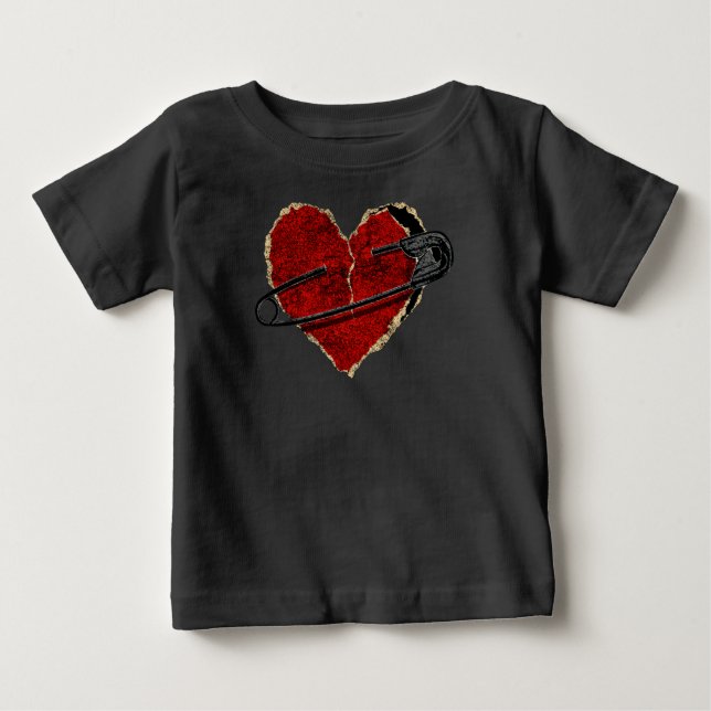 Camiseta Safety Pin Heart Punk Rock Emo Goth Classic (Frente)