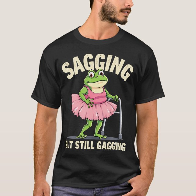 Camiseta Sagging Mas Ainda Gagging Sapo Divertido Meme Crin (Frente)