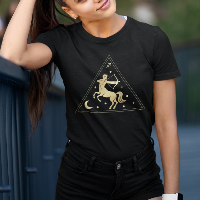 Camiseta Sagitário Símbolo Zodíaco Elemento Fogo em Dourado (Criador carregado)