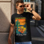 Camiseta Saguaro National Park Arizona Vintage se aflita<br><div class="desc">Trabalho de arte de vetor Saguaro. O parque é batizado para o grande cactus saguaro,  nativo de seu ambiente deserto.</div>
