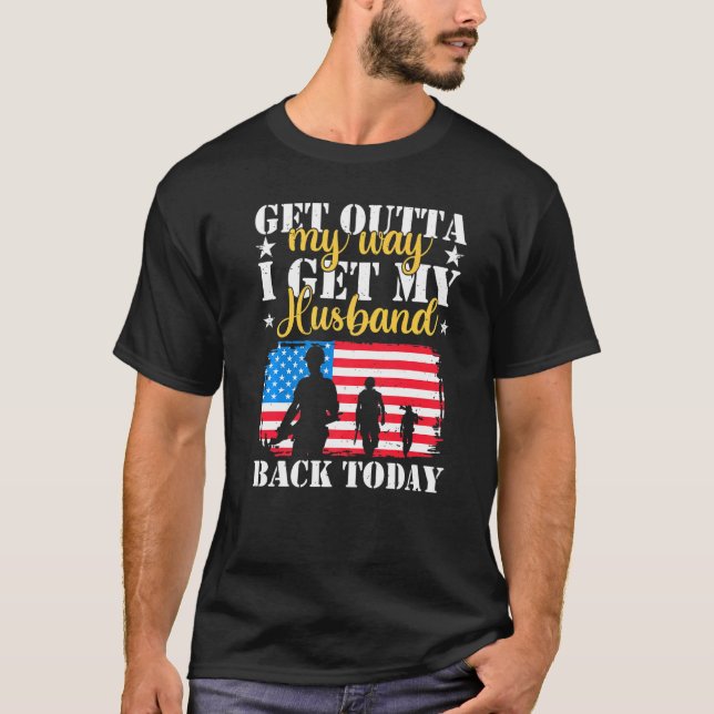 Camiseta Sai Do Meu Caminho Eu Trago O Meu Marido De Volta  (Frente)