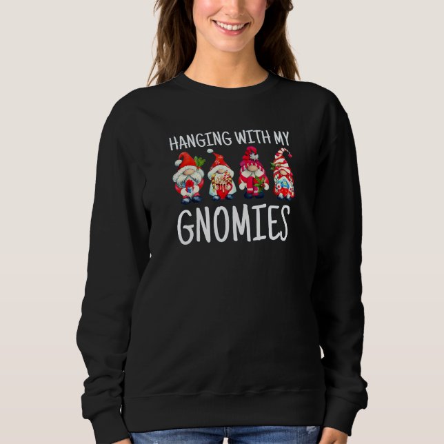 Camiseta Saindo Com Meus Gnomos | Gnomo de Natal (Frente)
