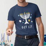 Camiseta Sair | Engraçado Hanukkah<br><div class="desc">Se a menorah não é a única coisa a ficar acesa este ano,  ofereça esta camiseta hilária Hanukkah a qualquer um que tenda a se sobrepor durante aquelas 8 noites malucas. Design apresenta uma ilustração iluminada com Menorah,  rodeada de estrelas,  com "ficar iluminado" por baixo em letras brancas.</div>