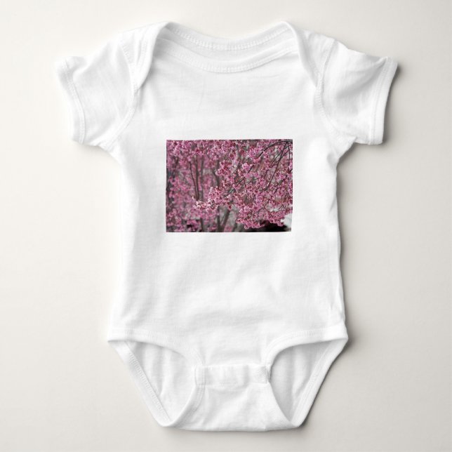 Camiseta Sakura Cherry Blossoms Fluindo Rosa (Frente)