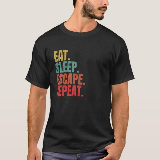 Camiseta Sala de Fuga Coma Durma Escape Repita Resolva Puzz (Frente)