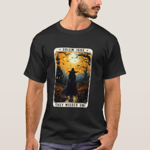 Camiseta Salem 1692 Bruxa De Halloween Perderam Um Tarô C