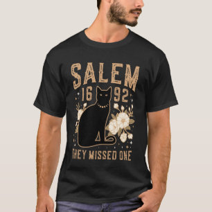 Camiseta Salem 1692 Eles Perderam Um Gato de Halloween Brux