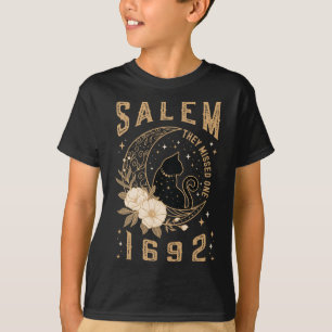 Camiseta Salem 1692 Eles Perderam Um Jato De Bruxa Negra