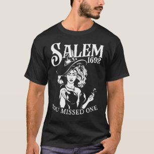 Camiseta Salem 1692 - Perdeu Uma Bruxa Vintag