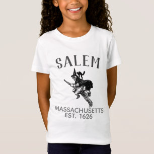 Camiseta Salem Massachusetts bruxa sobre vassoura com gato,