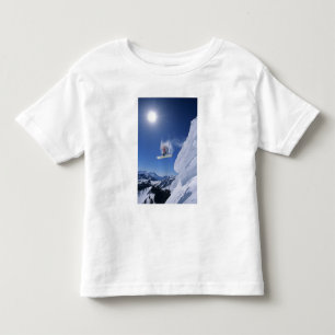 Camiseta Saltando para o Canyon Snake Creek a partir de Cla