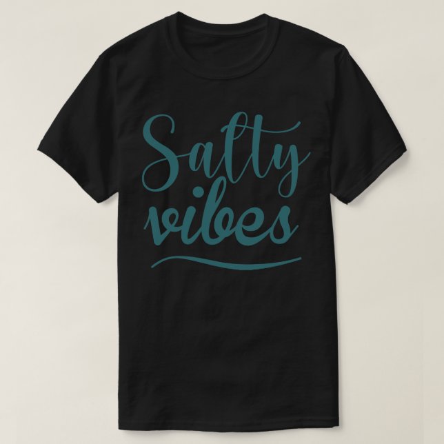 Camiseta Salty Vibes Divertido Surf Verão Sand Beach Design (Frente do Design)