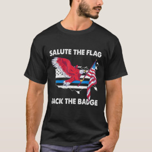 Camiseta Salute A Bandeira De Volta Da Polícia Crachá, Águi