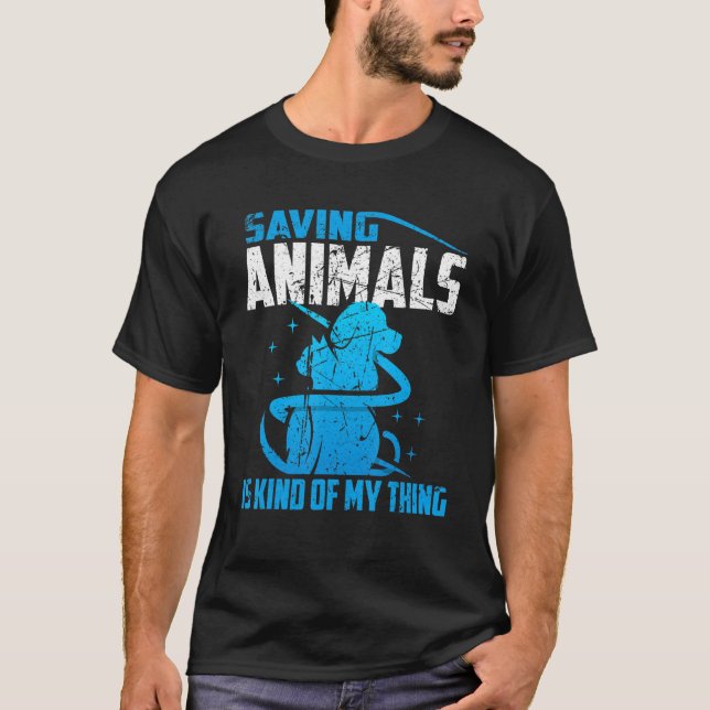 Camiseta Salvar Animais É Uma Espécie De Ve Veterinária. (Frente)