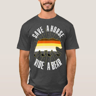 Camiseta Salve um cavalo cavalgando um urso Gay