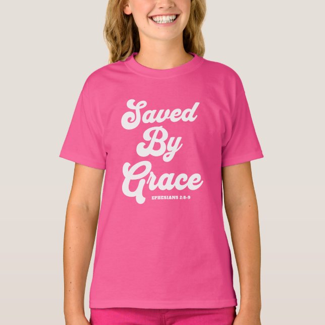 Camiseta Salvo por Grace Ephesianos 2:8-9 Escuro Básico (Frente)