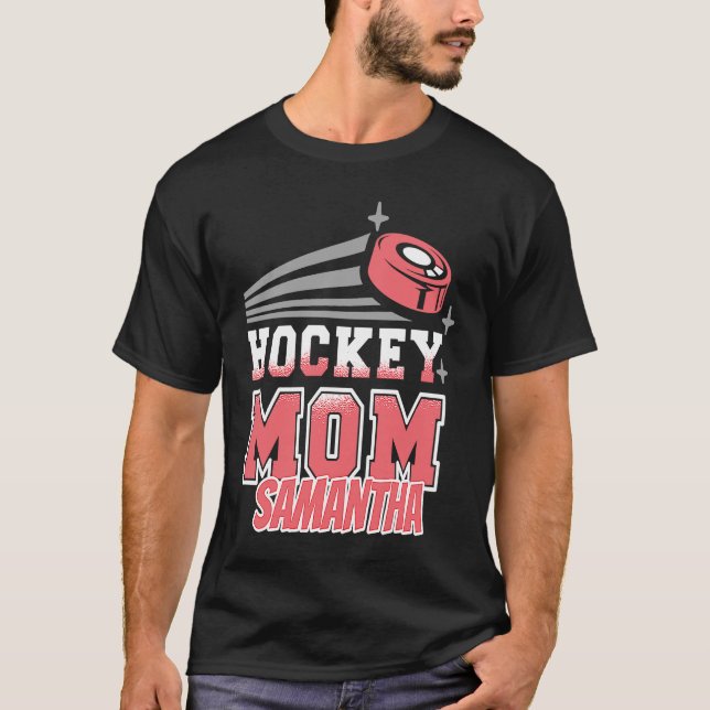 Camiseta Samantha Hockey Mãe Com Mulheres Puck (Frente)