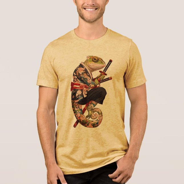 Camiseta Samurai Camaleão – Guerreiro Tatuado com Katana (Frente)