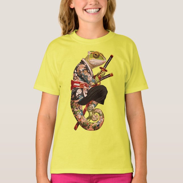 Camiseta Samurai Camaleão – Guerreiro Tatuado com Katana (Frente)