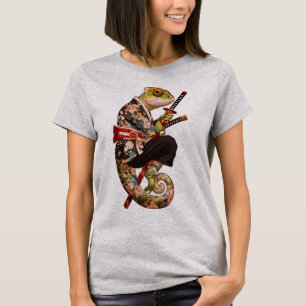 Camiseta Samurai Camaleão – Guerreiro Tatuado com Katana