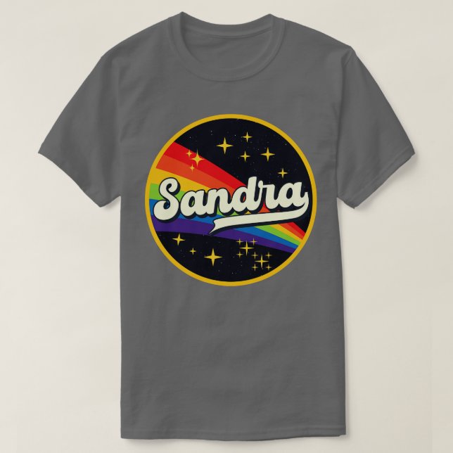 Camiseta Sandra Rainbow No Estilo Vintage Espacial (Frente do Design)