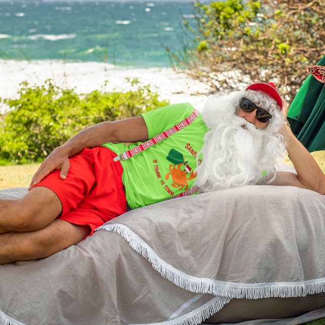 Camiseta Sandy Cights está vindo para a cidade (Criador carregado)