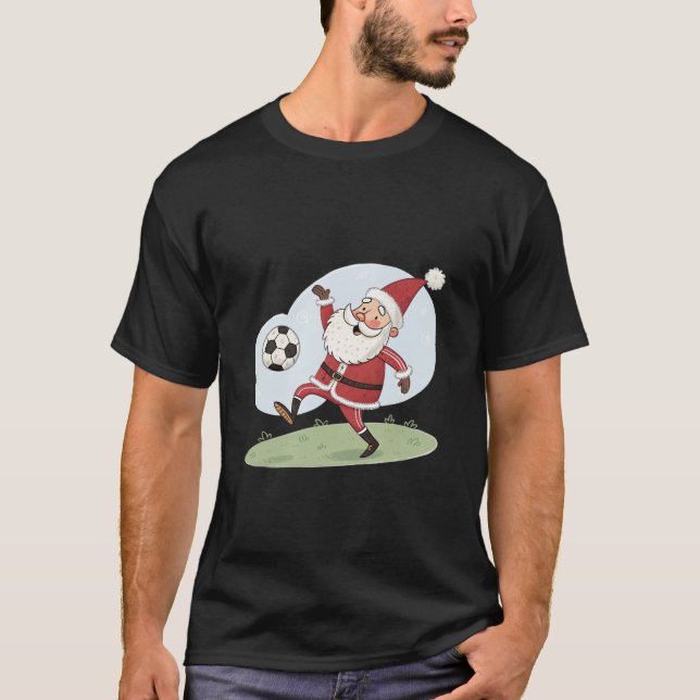 Camiseta Santa Claus in Action: Playing Christmas Soccer (Frente)