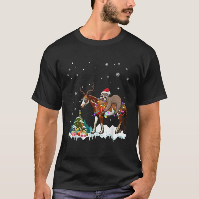 Camiseta Santa Sloth Riding Horse Reindeer Xmas Light Lover (Frente)