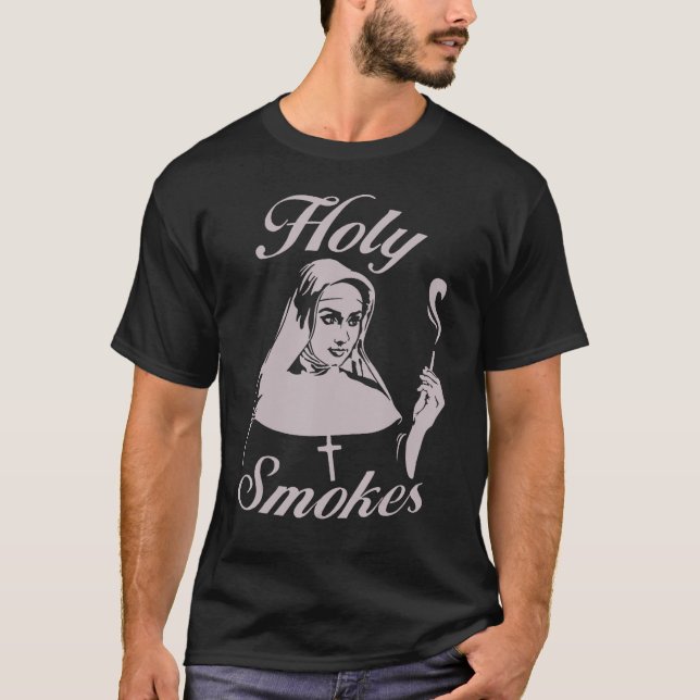 Camiseta Santa Smokes Nun (Frente)