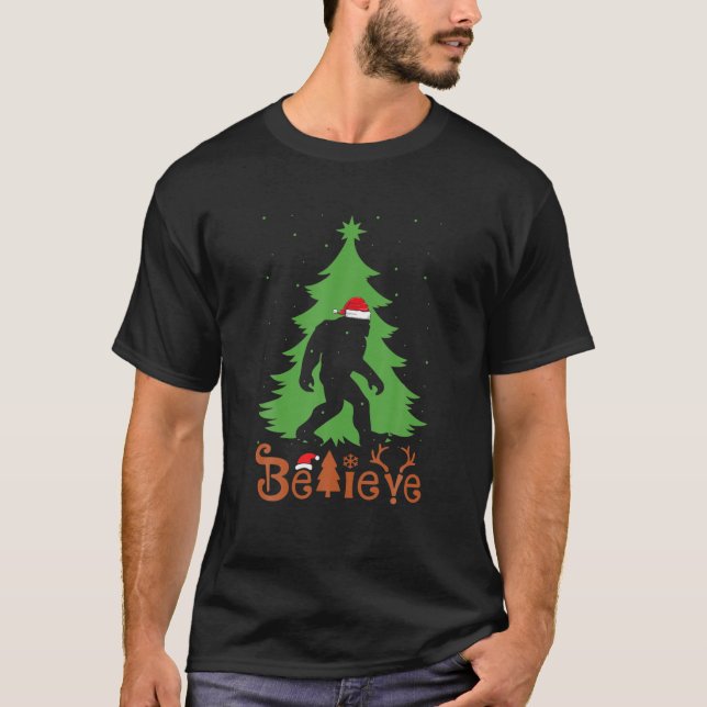 Camiseta Santaquatch Believe Bigfoot Christmas Santa Hat Xm (Frente)