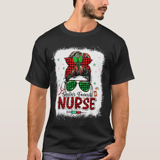 Camiseta Santas Favorite Nurse Christmas Santa Hat Light Me (Frente)