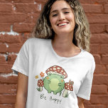 Camiseta Sapo bonito e cogumelos são caricaturas de Hoppy<br><div class="desc">Esta camiseta fofa apresenta um sapo desenhado à mão no estilo kawaii, vestindo um chapéu de cogumelo, juntamente com outros cogumelos, um caracol, uma flor, uma borboleta, e grama. Um esquema de cores de vermelho, limão, verde, marrom, laranja, amarelo e pêssego é perfeito para o amante estético do núcleo do...</div>