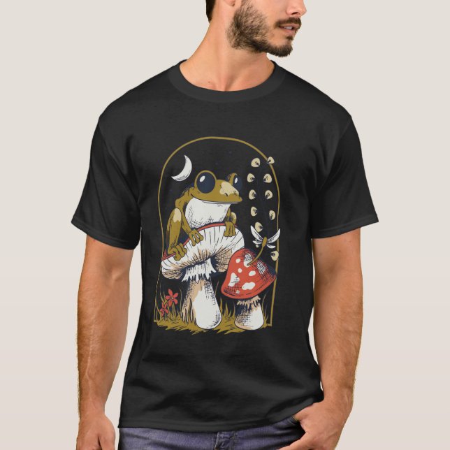 Camiseta Sapo Sentado no Cogumelo Design de Natureza Aconch (Frente)