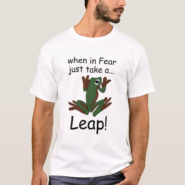 Camiseta Sapo Voador Dando Um Salto Quando Com Medo Engraça (Frente)
