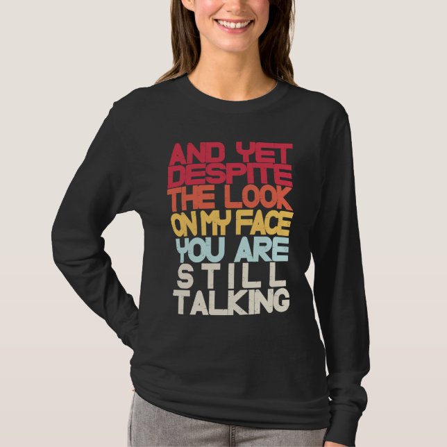 Camiseta Sarcasmo Sarcástico E Ainda Assim Apesar Do Olhar  (Frente)