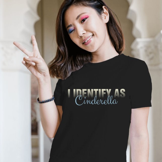 Camiseta Sarcastic Cinderella (Fun “I Identify as Cinderella” tee – perfect for princess vibes, dreamers, and fairy tale fans)