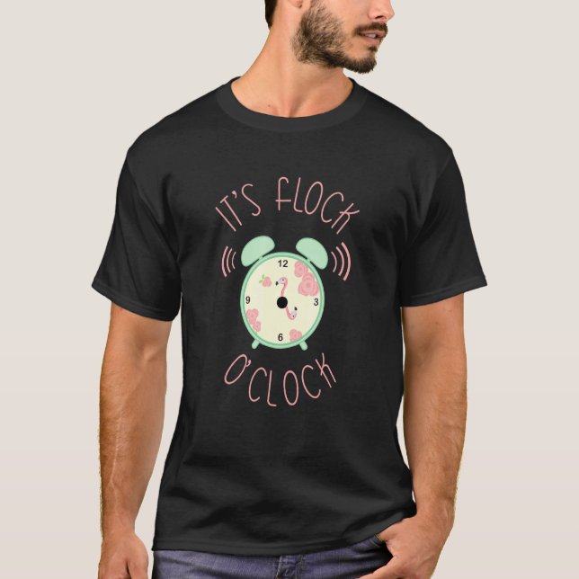 Camiseta Sarcastic Pink Flamingo É Flock Oclock Costume (Frente)