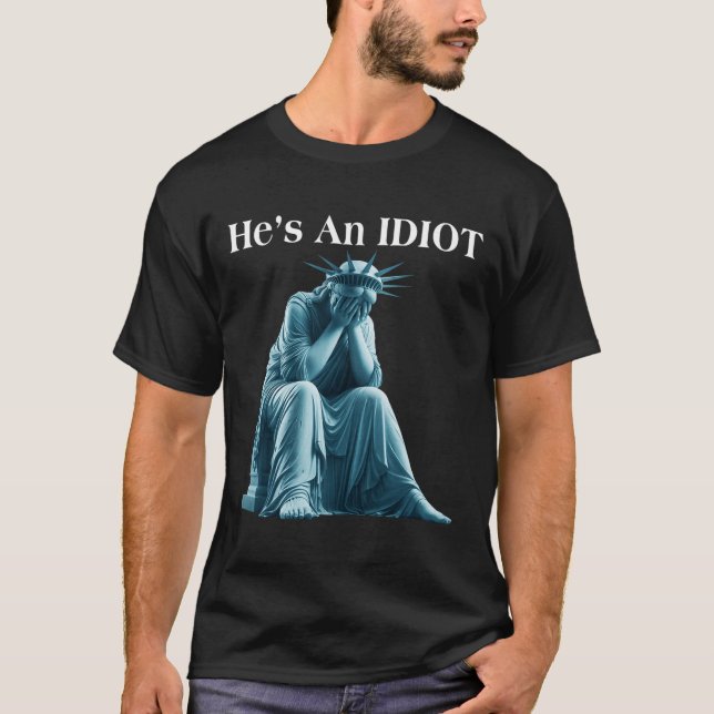 Camiseta Sarcástico Anti-Trump Ele É Uma Estátua Idiota De  (Frente)