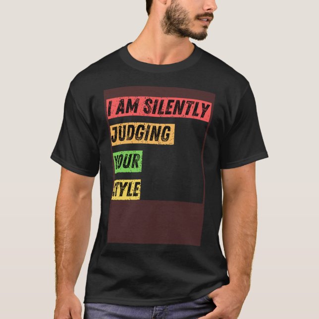 Camiseta Sarcástico, estou a julgar silenciosamente as tuas (Frente)