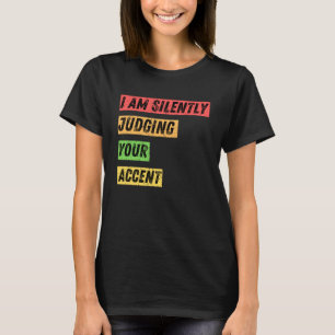 Camiseta Sarcástico Estou Silenciosamente A Julgar As Suas 